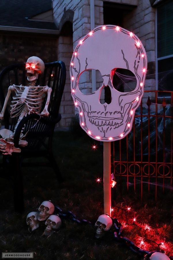 Skull Yard Sign