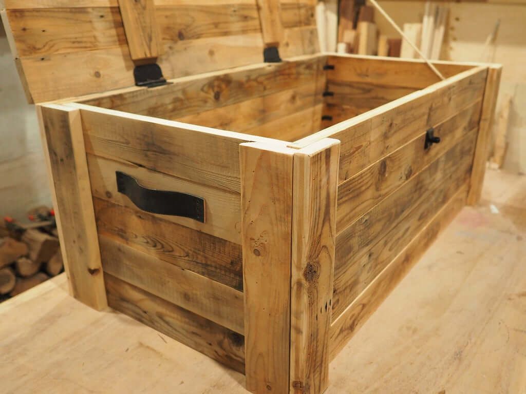 Reclaimed Wood Storage Chest