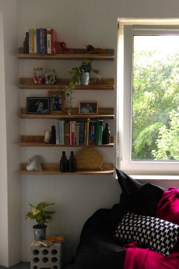 DIY Simple Pallet Shelves