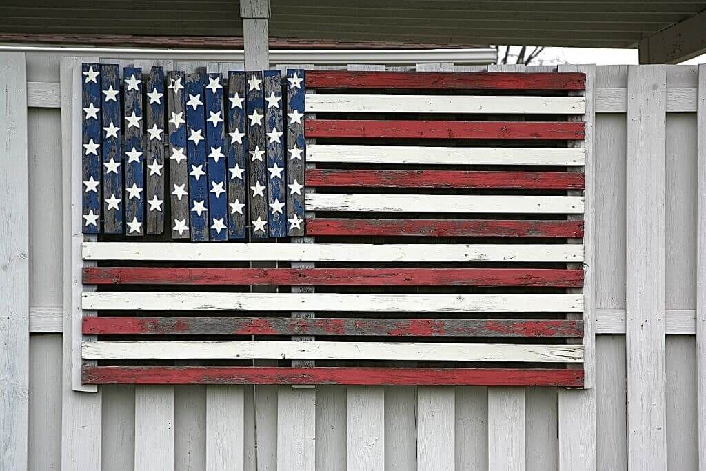 25 DIY Wooden American Flag Plans and Ideas