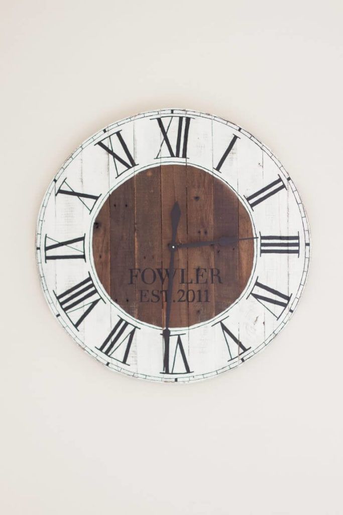 Pallet Wood Farmhouse Clock