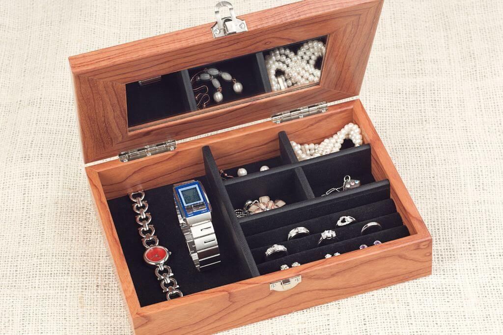 15 Free DIY Jewelry Box Plans and Ideas