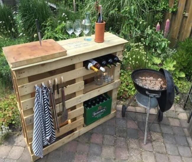 Tavolino per barbecue con pallet